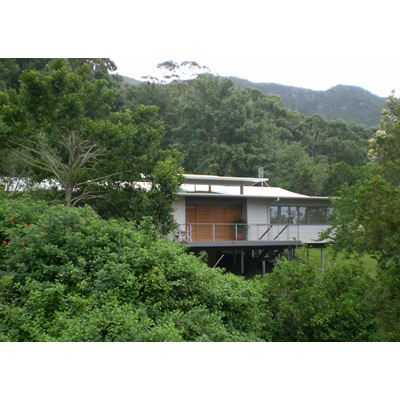 Wombarra; House for an Asian art curator in corrugated metal and Australian hardwood