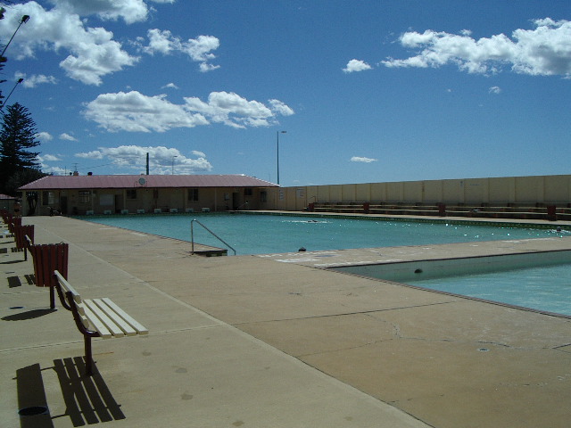 Thirroul Pool 2004